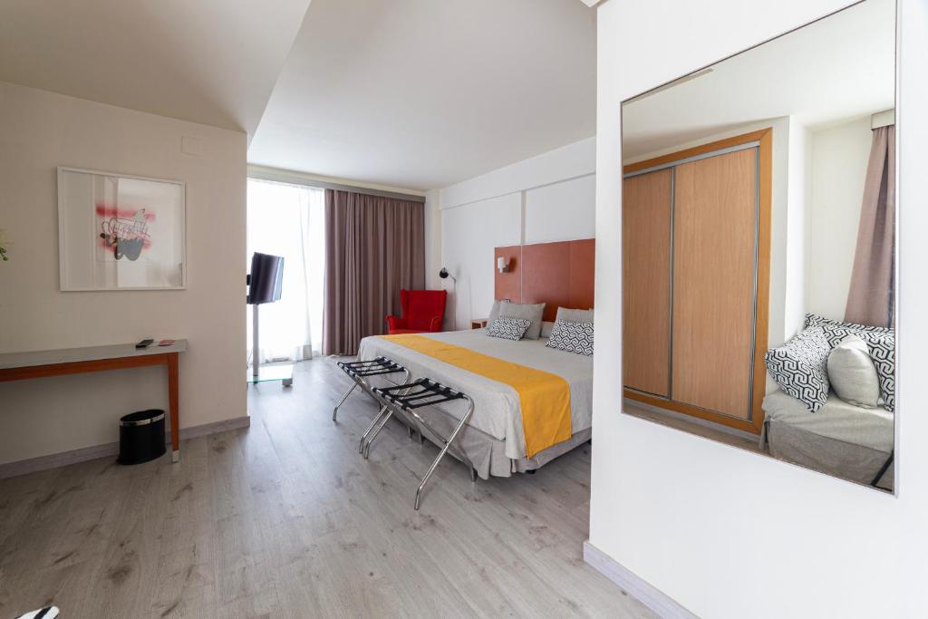 Hotel Oasis Plaza — Hotel rooms in Benidorm, Valencian Community