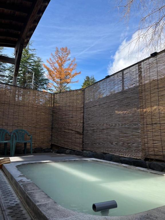 อ่างแช่น้ำร้อนกลางแจ้ง