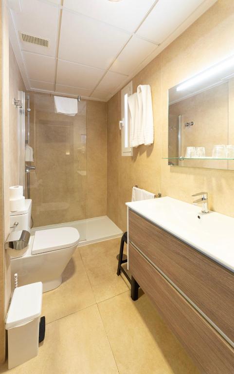 Hotel Oasis Plaza — Hotel rooms in Benidorm, Valencian Community