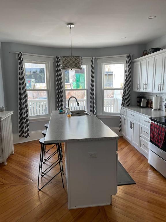 86A King Bed 2bd 3bt on Queen St. Downtown, Charlottetown