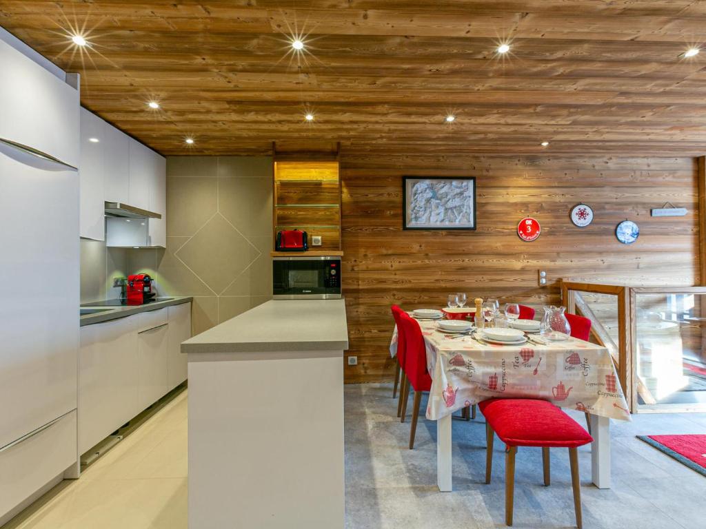 Spacieux duplex 3P avec wifi et balcon sud, parking inclus, près des pistes à Val-d'Isère - FR-1-694-27 - 5