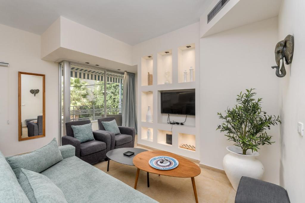 Peacefull vibes by Sea U TLV, Tel Aviv