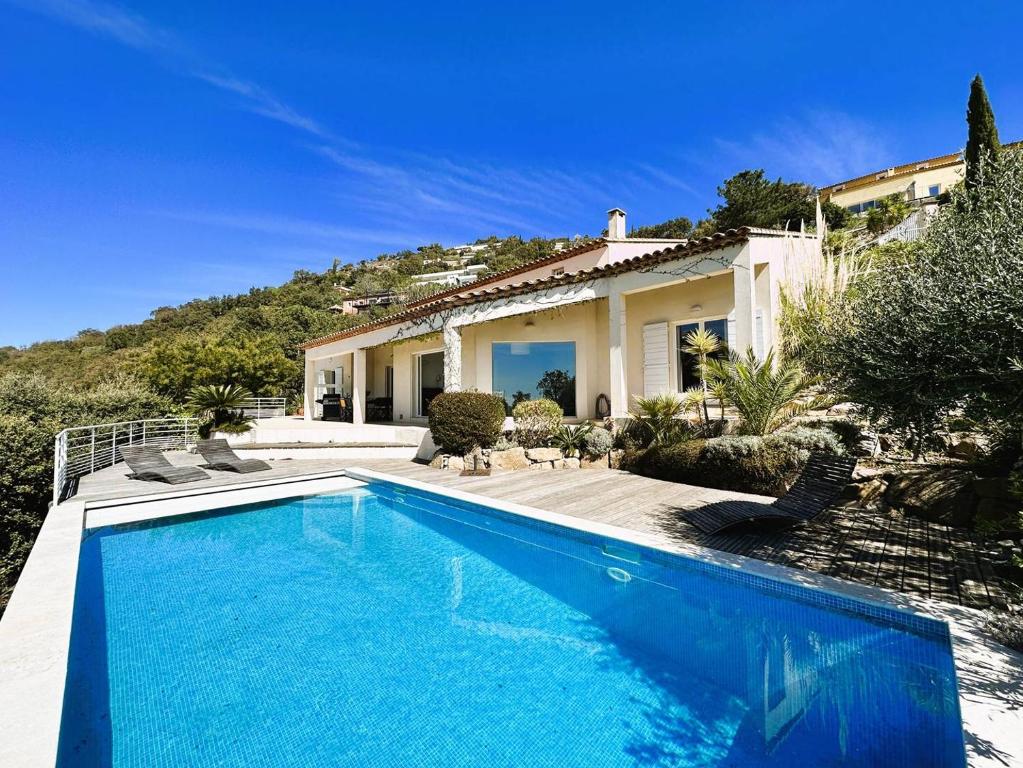 Villa Les Romarins pour 8 personnes avec vue mer panoramique et piscine chauffée à La Londe-les-Maures - 1