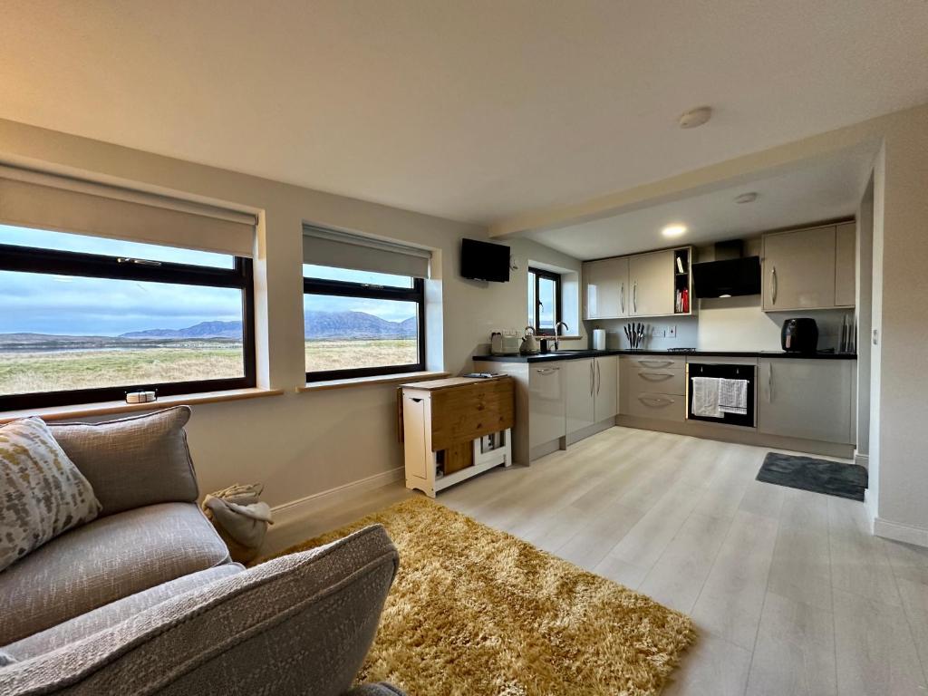 Druidibeg Cabin, Loch Druidibeg, Isle of South Uist, Stilligarry