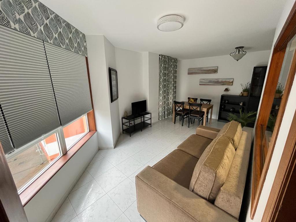 Las Camelias, Cangas de Morrazo