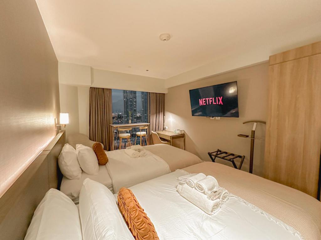 Rockwell View Twin Suite with FREE WiFi Pool & Gym, Manille