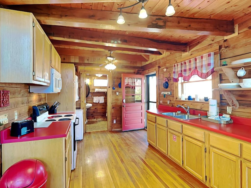 Chapel Cove, Dandridge