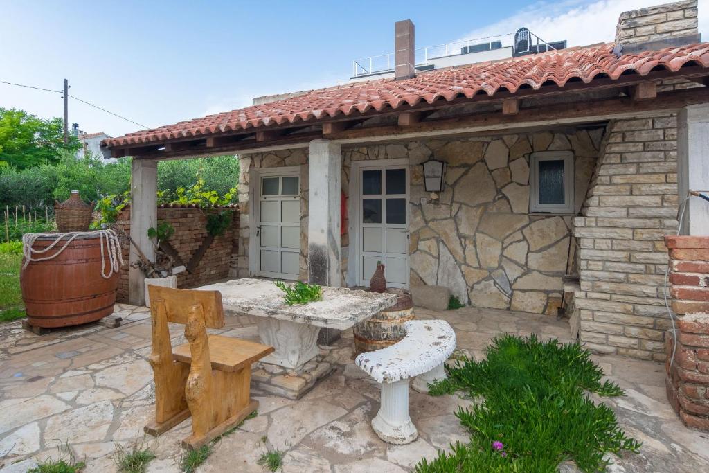 Apartment Basic Mario, Vir