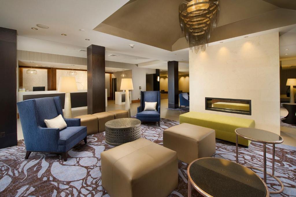 スカイブリッジ シアトル エアポート ホテル (Skybridge Seattle Airport Hotel) フロント・ロビー
