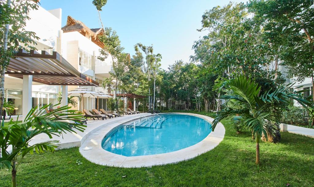 Premium Condo with 2 Pools, Gym, Yoga Deck, BBQ Grill & Security - 4