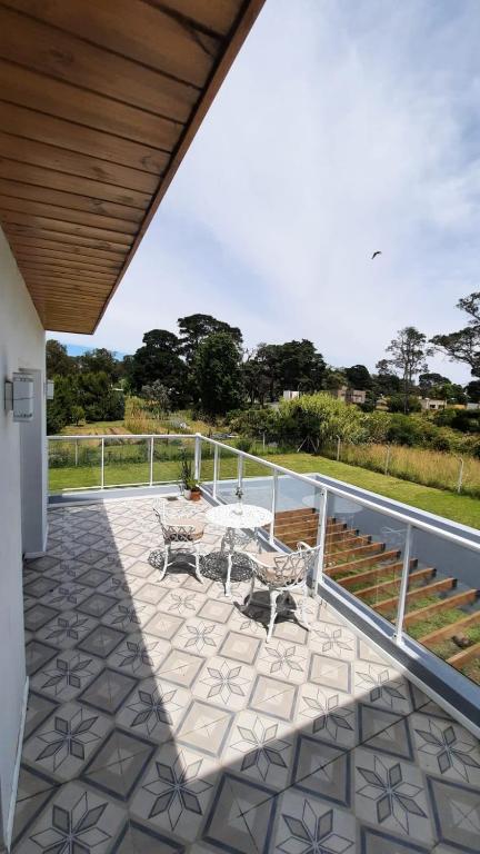 casa 4 ambientes con pileta y parque - 2