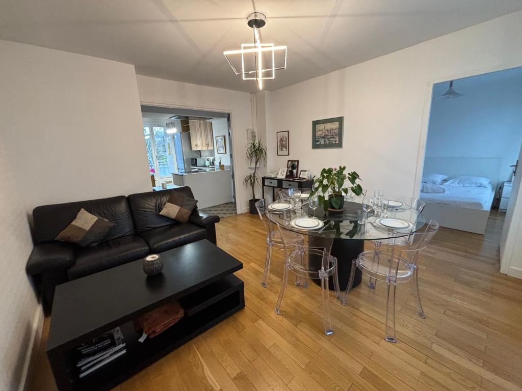 3 chambres , bureau lumineux , parking , proche métro Lyon - 1