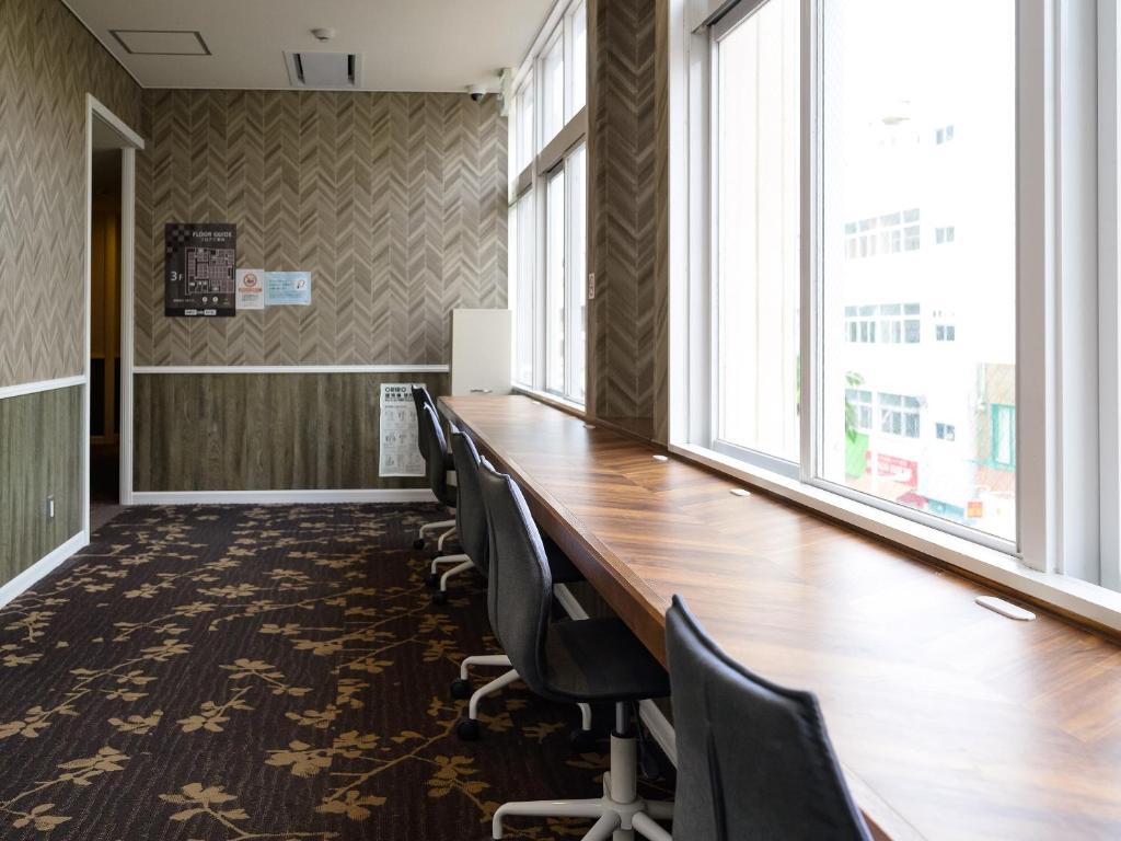 Shared lounge/TV area