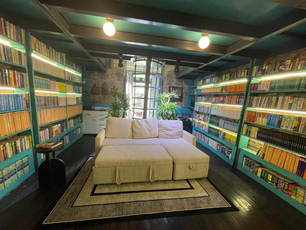 Almanach House Đinh Le