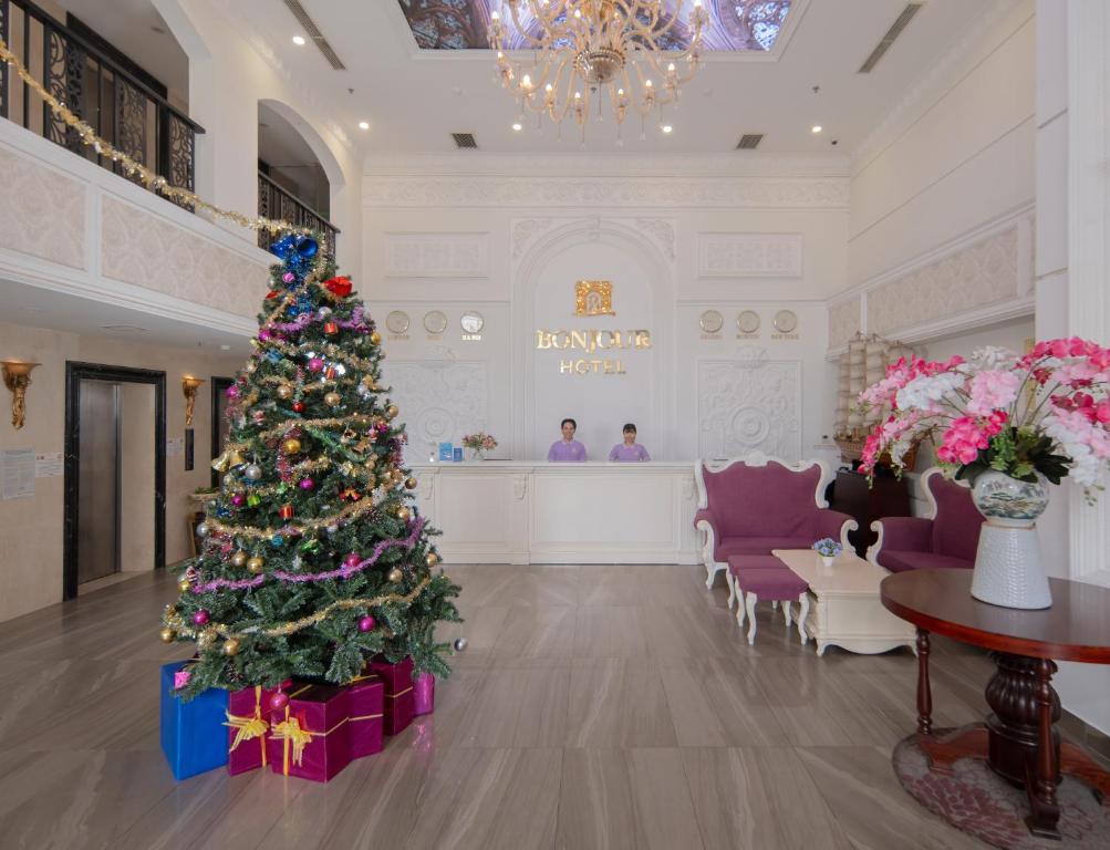 Shared lounge/TV area