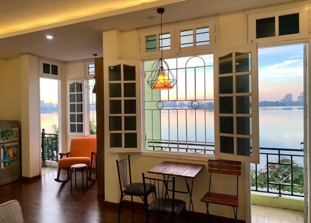 Mhouse Lakeview 4, Hanoj