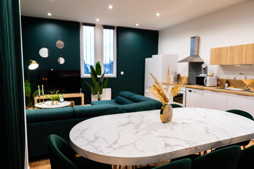 Grand loft familial 4 chambres avec parking privé - 2