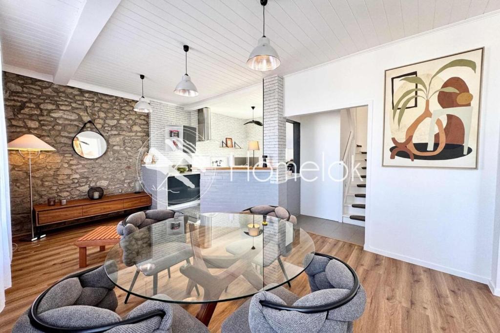 Spacious contemporary duplex - Harbour view, Port-Louis