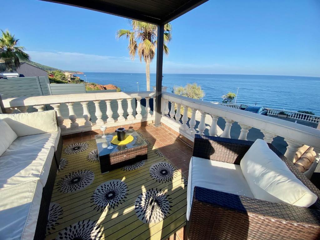 Studio et son Rooftop Panoramique Privé, Saint Raphaël, Anthéor, plage et gare à Pieds - 3