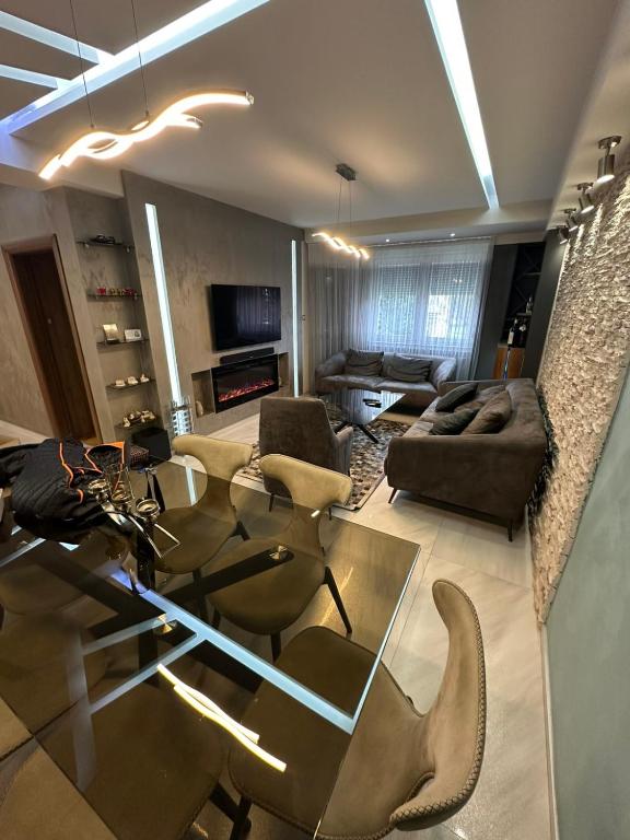 Luxury Apartment 2 Bedrooms, Near City Center & East Gate Mall, Skopje