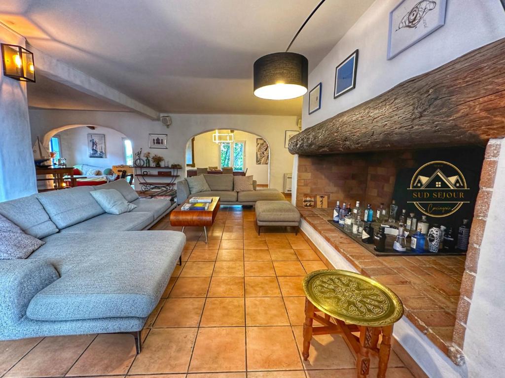 MAS M - Villa d'exception - Piscine - Jeux Enfants - BBQ - Plancha - Cheminée - Calme - 5 Chambres - SUDSEJOURCONCIERGERIE - 5