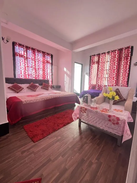 The Oasis Holiday Home & Restaurant，位于甘托克的酒店