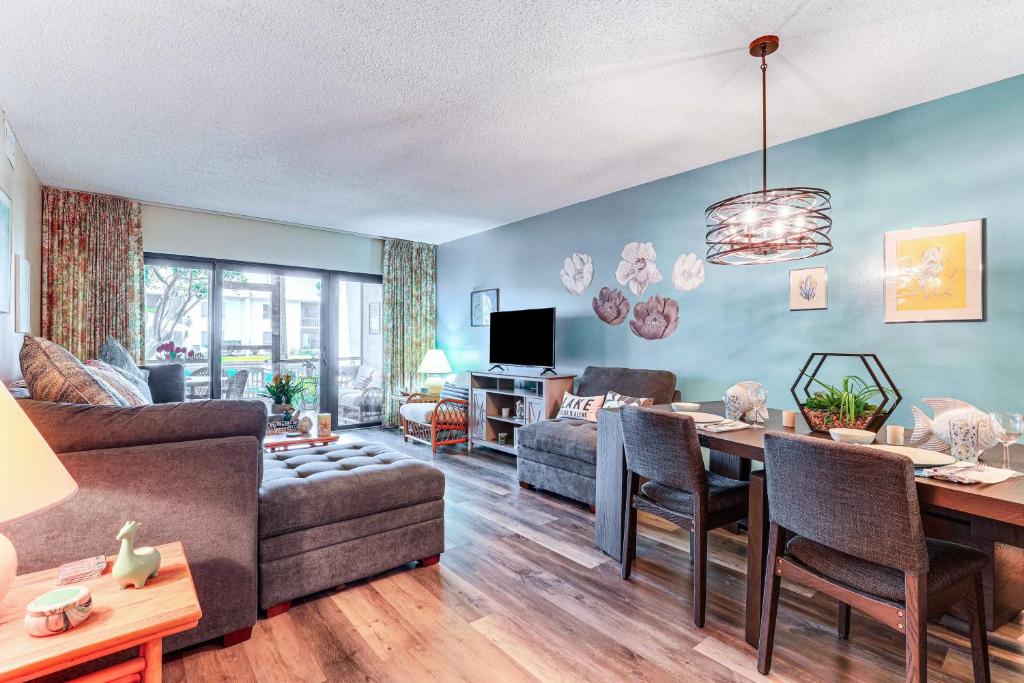 Condo with Patio and Resort Amenities in Fort Pierce!, Fort Pierce