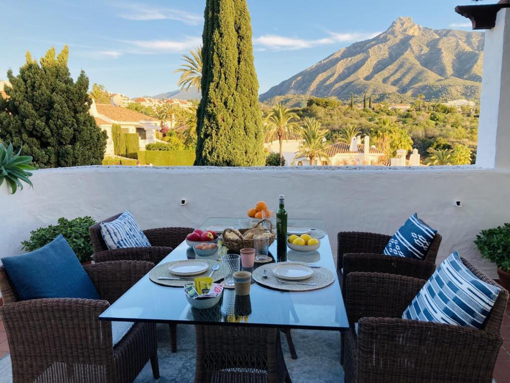 Las Lomas - Pool, Terrace & View, Marbella