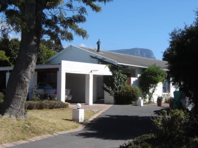 Cherry Lane Constantia, Кейптаун