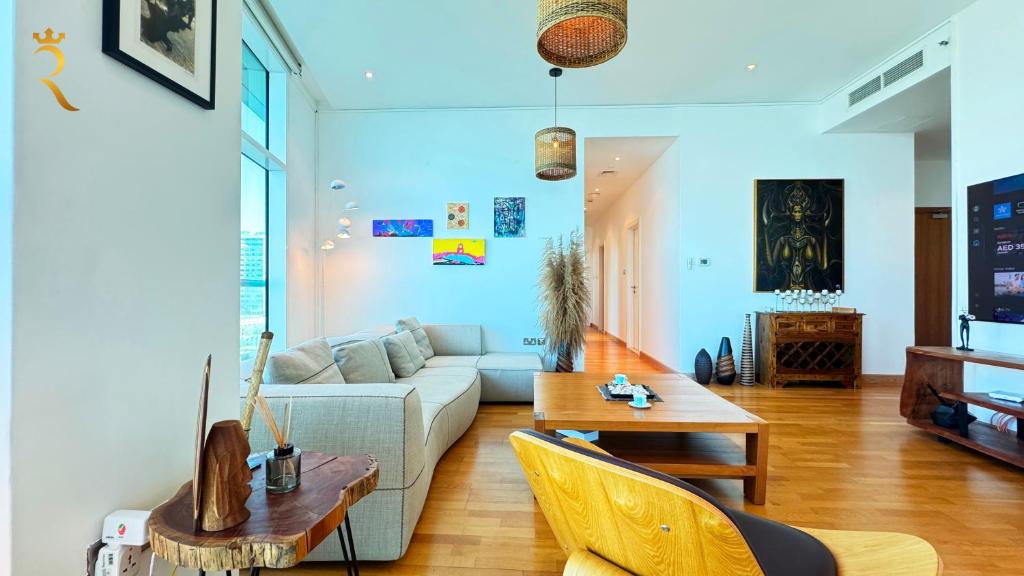 Oceanview 2BR Bliss in Al Raha - Pool & Balcony Near Al Raha Beach, Abú Zabí