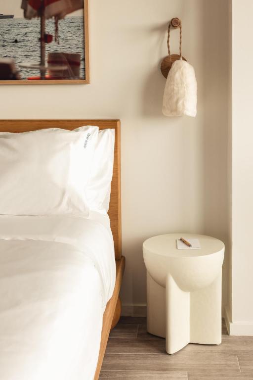 Flow Hotel Fort Lauderdale — Hotel rooms in Fort Lauderdale, Florida