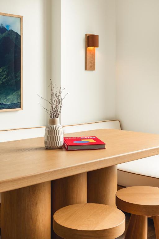 Flow Hotel Fort Lauderdale — Restaurant & bars in Fort Lauderdale, Florida