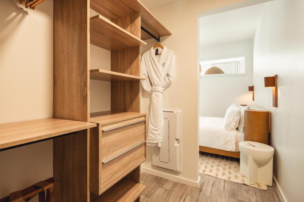 Flow Hotel Fort Lauderdale — Hotel rooms in Fort Lauderdale, Florida