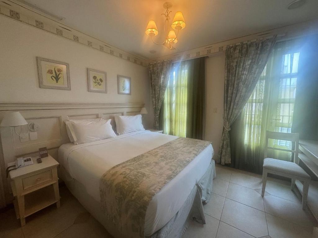 Studio with Pool View