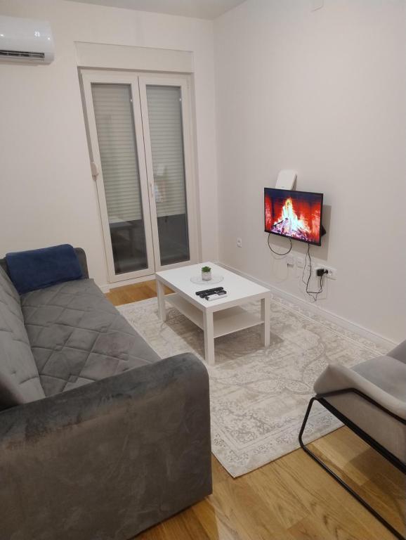 Grey Apartment CENTRAL POINT - 4