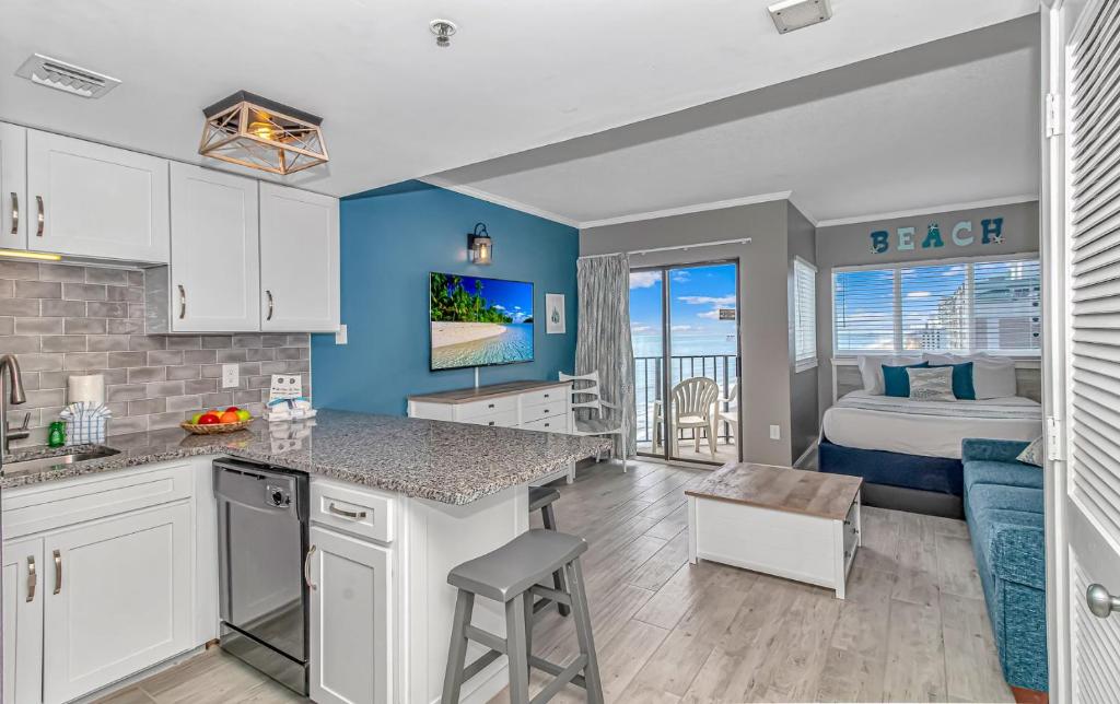 Angled Ocean View Studio w Incredible Views! Palace Resort 1005 - Sleeps 4 guests, Myrtle Beach