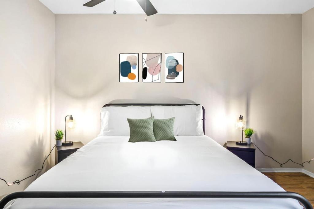 Contemporary 1BR 1Bat Pool Access, Austin