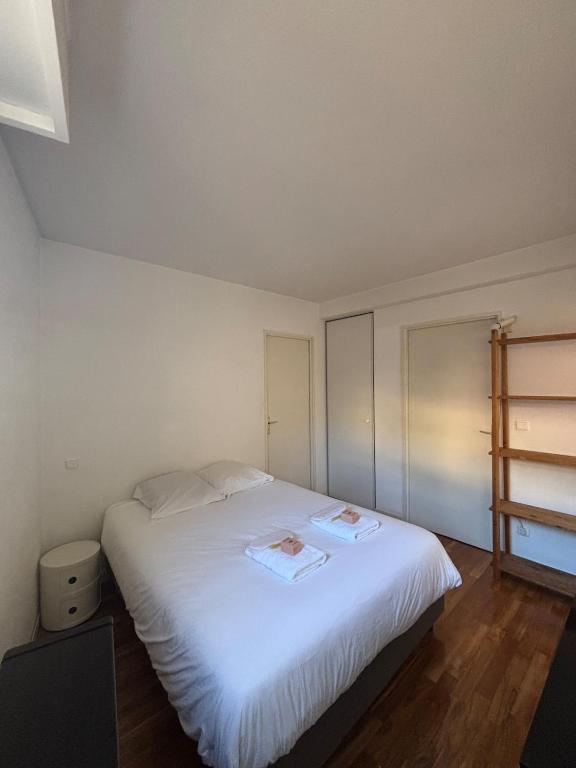 Debussy One Bedroom Apartment with a Balcony - 5
