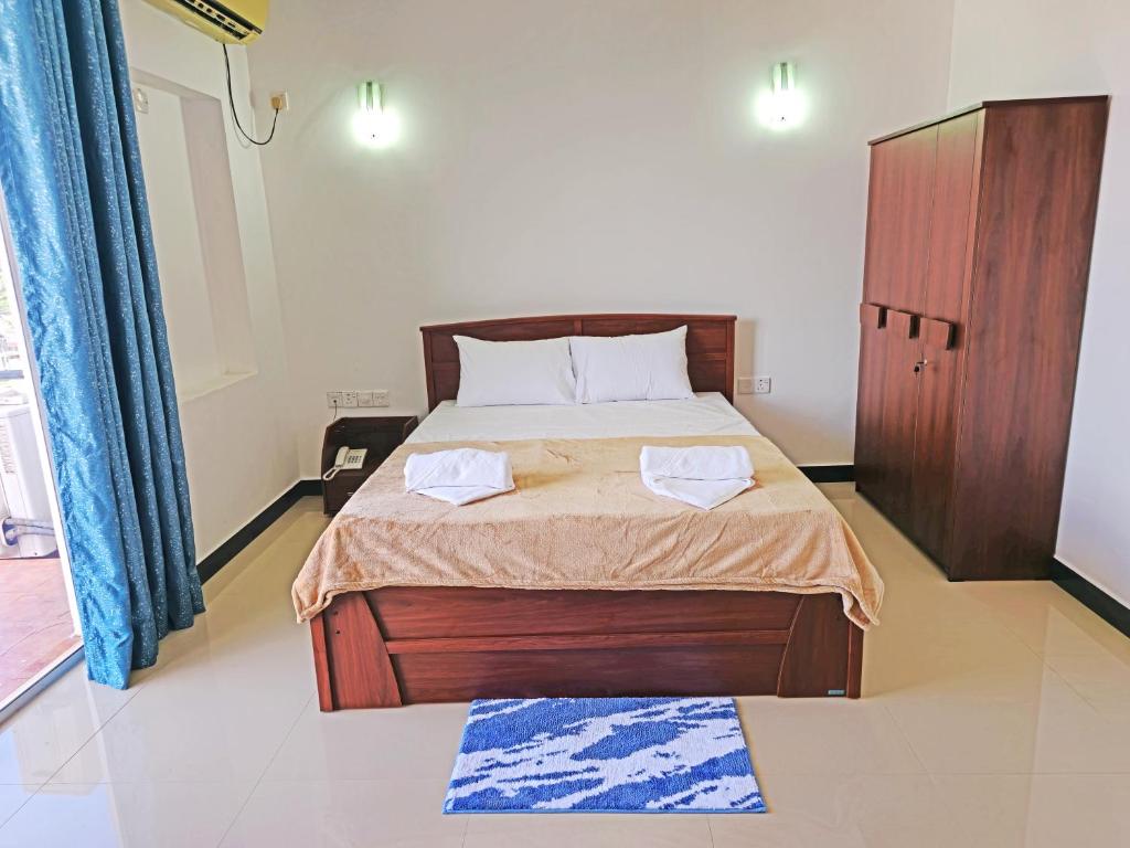 Hotel Marutham의 깨끗한 객실 모습