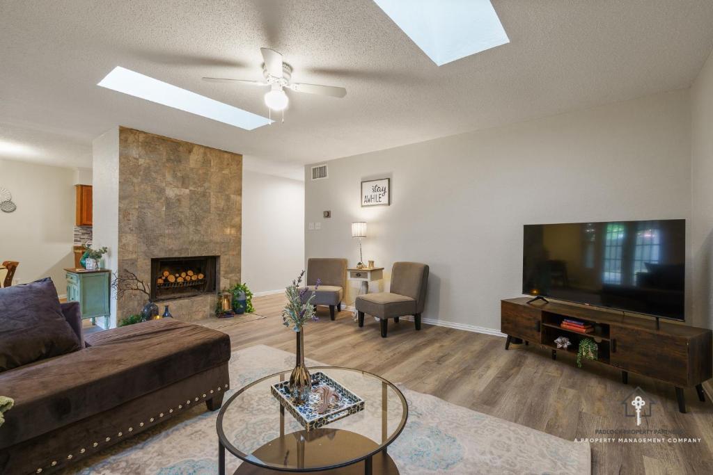 AT&T, Globe Life, Six Flags - Updated Comfy Home, Grand Prairie