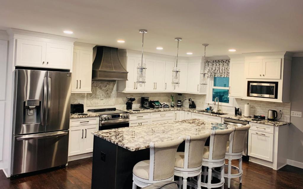 Travelers Rest Treasure - Sleeps 8 - 3 Bedroom 2 Bath - Pets Welcome, Travelers Rest