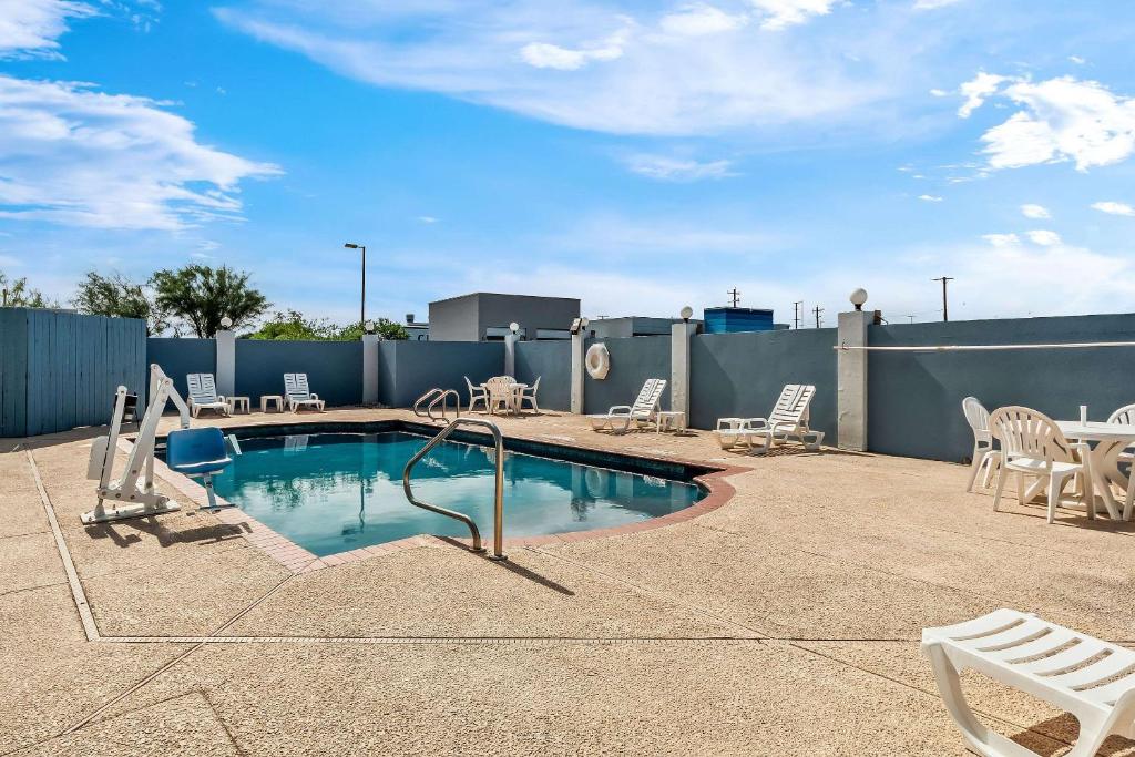 スイミングプール