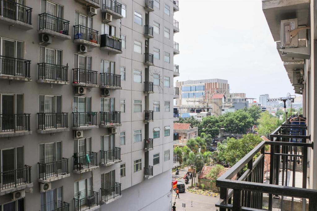 Comfy Studio Apartment at Grand Asia Afrika By Travelio