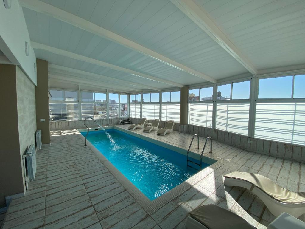 Swimming pool, Howard Johnson Hotel Rosario in Rosario