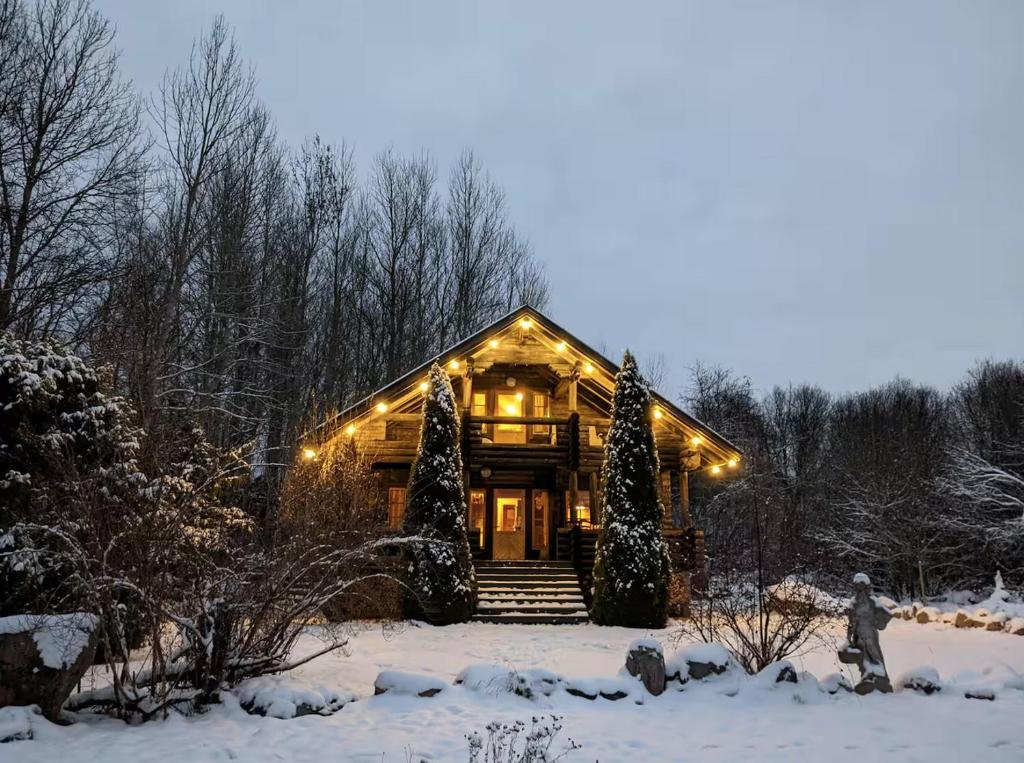 Seaside log-house 'Merehõbeda' with sauna and hot tub, Lohusalu