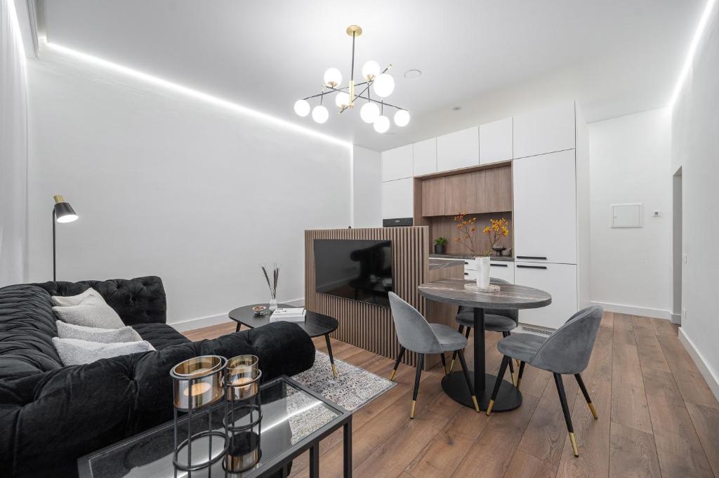 Modern Apartment in the heart of Vilnius Old Town with free parking by URBAN RENT, Vilnius