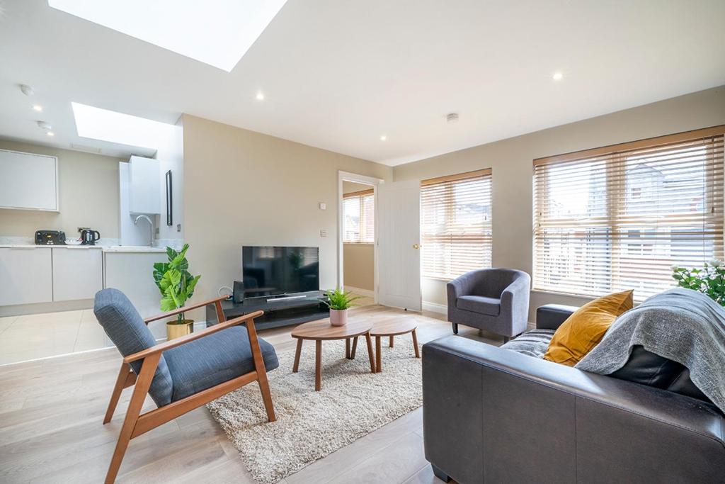 Pop Hollywood - Hip 2bd Ap - Gold Short Term Stays, Belfast