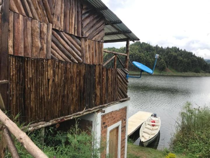 Weaver Bird Hostel, Rubanda