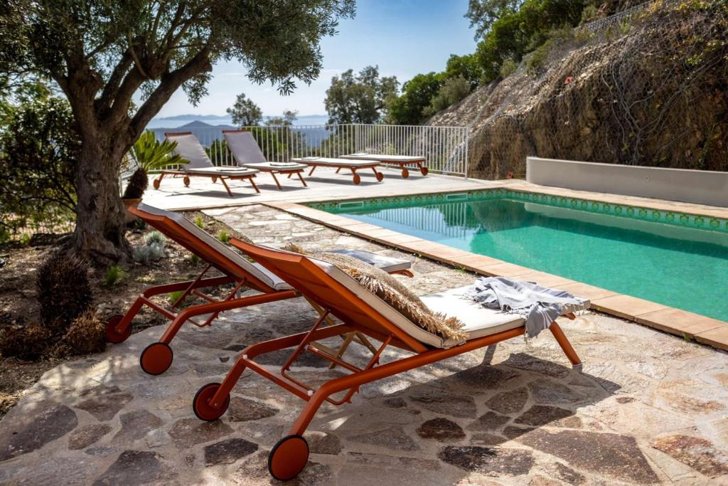 Villa Mimosa, climatisée avec Piscine et Vue Mer pour 10 personnes à La Londe-Les-Maures - 2