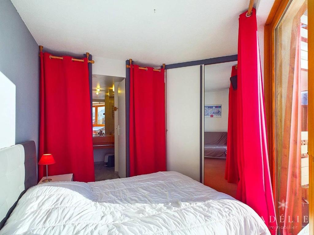 Charmant 2P avec Parking, Balcon, près des Pistes et Commerces à Montvalezan - FR-1-398-509 - 3